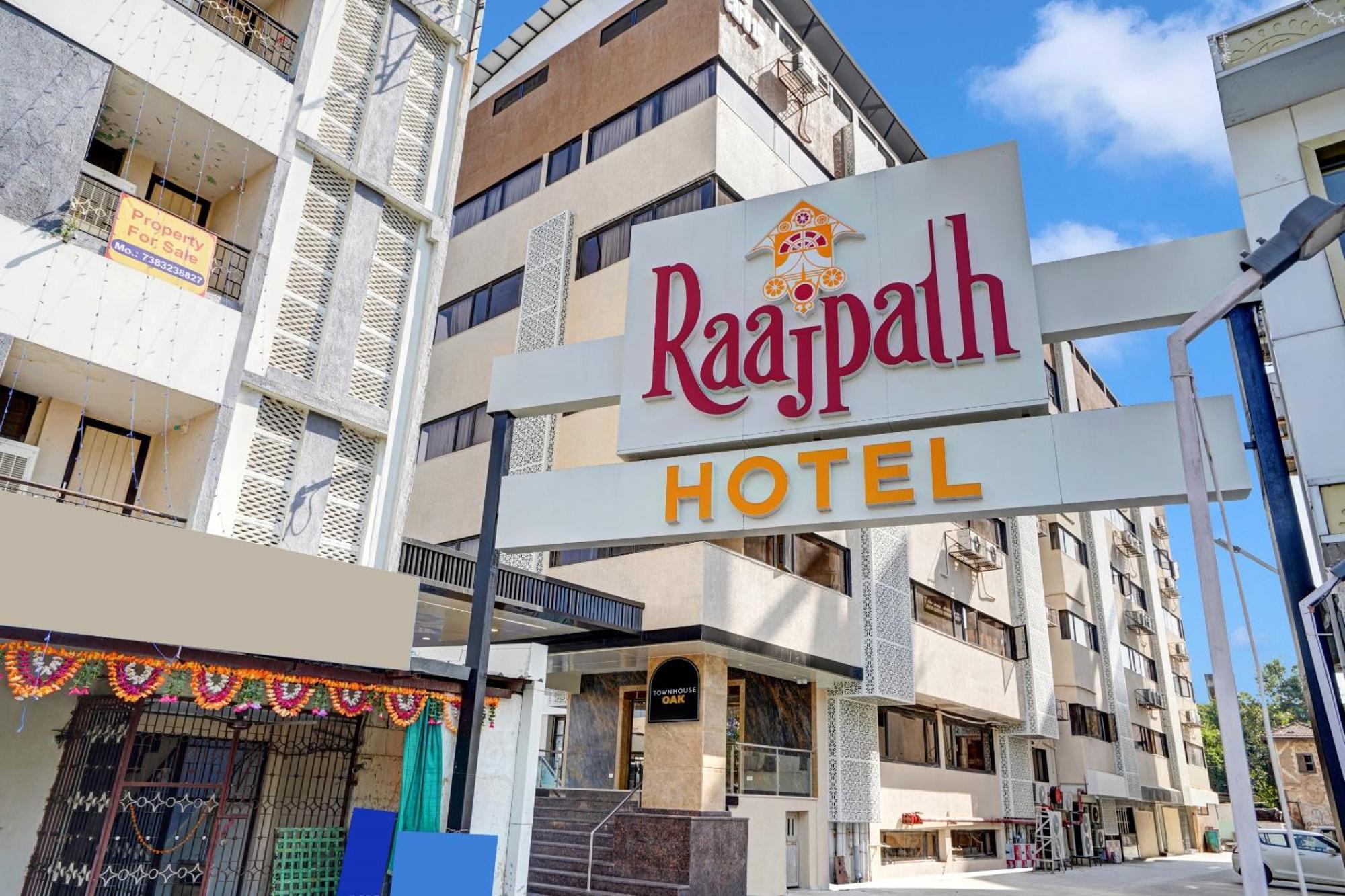 Clubhouse Hotel Raajpath Vadódara Exteriér fotografie