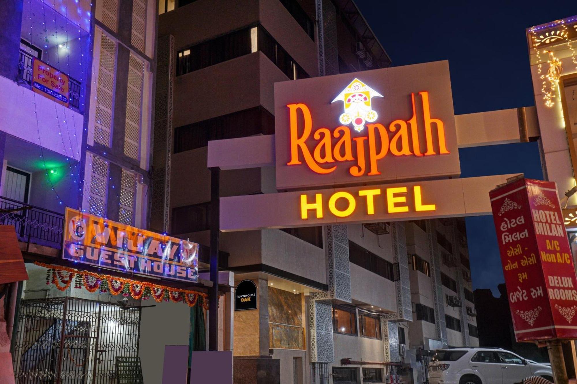 Clubhouse Hotel Raajpath Vadódara Exteriér fotografie