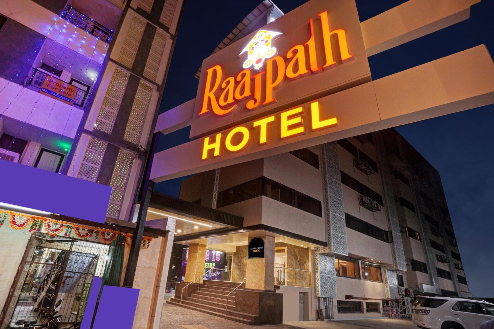 Clubhouse Hotel Raajpath Vadódara Exteriér fotografie